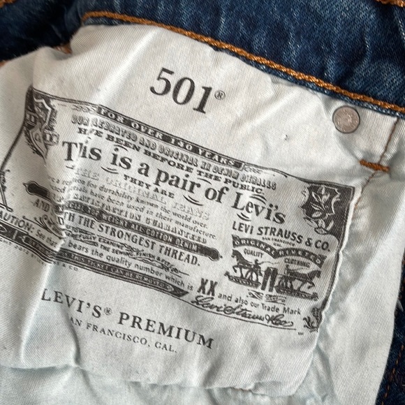 Levi’s 501, 5 button fly, 27” waist 28” leg, high waist, ankle length, EUC. - Picture 6 of 7